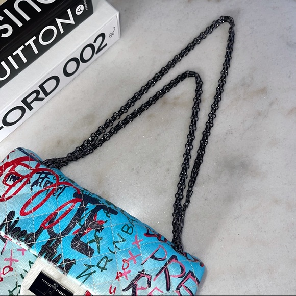 New "Flaunt It" - Multicolored Graffiti Handbag - Picture 9 of 17